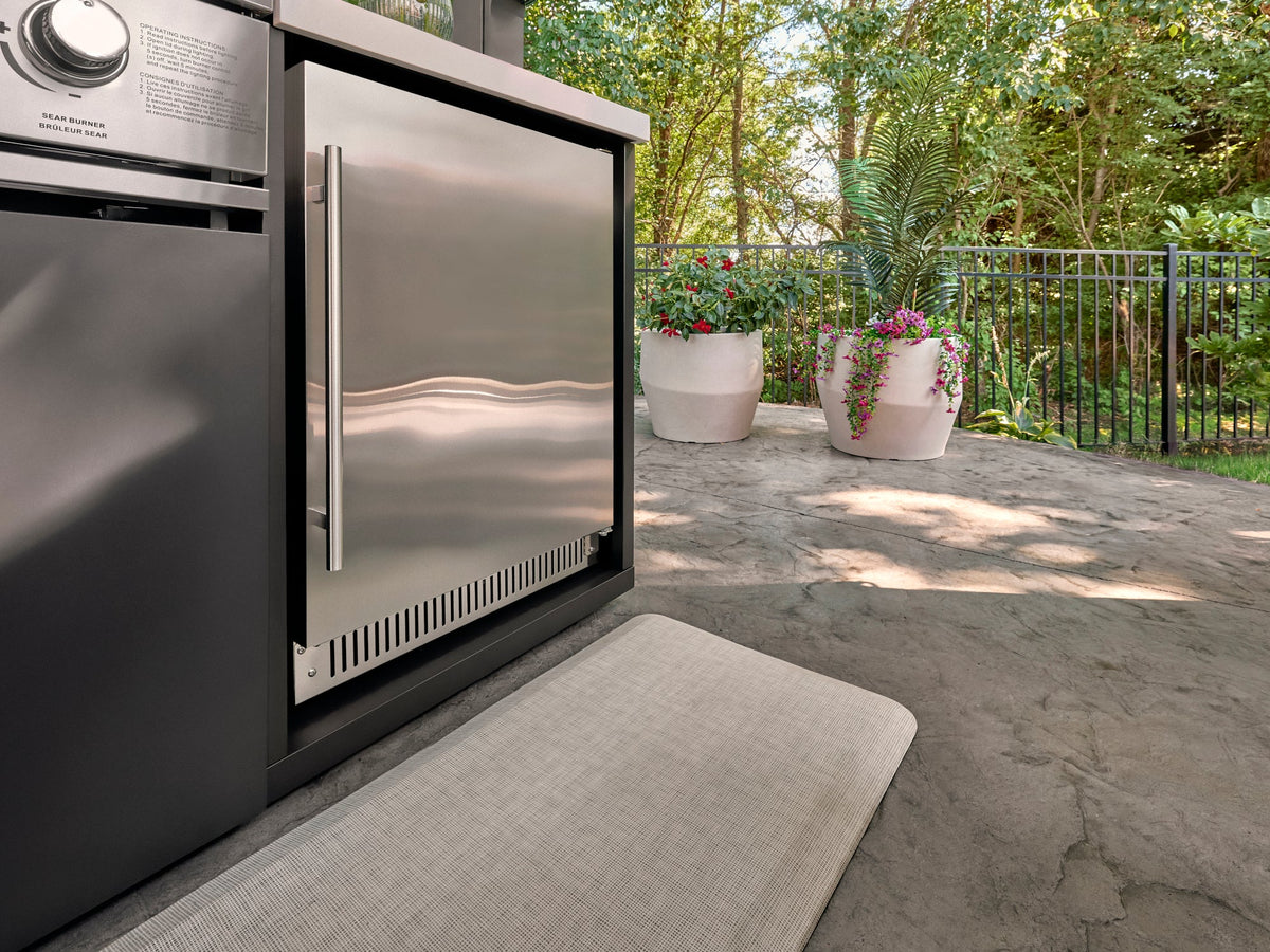 Lancaster | Covered Linear Outdoor Kitchen with Built-In Griddle